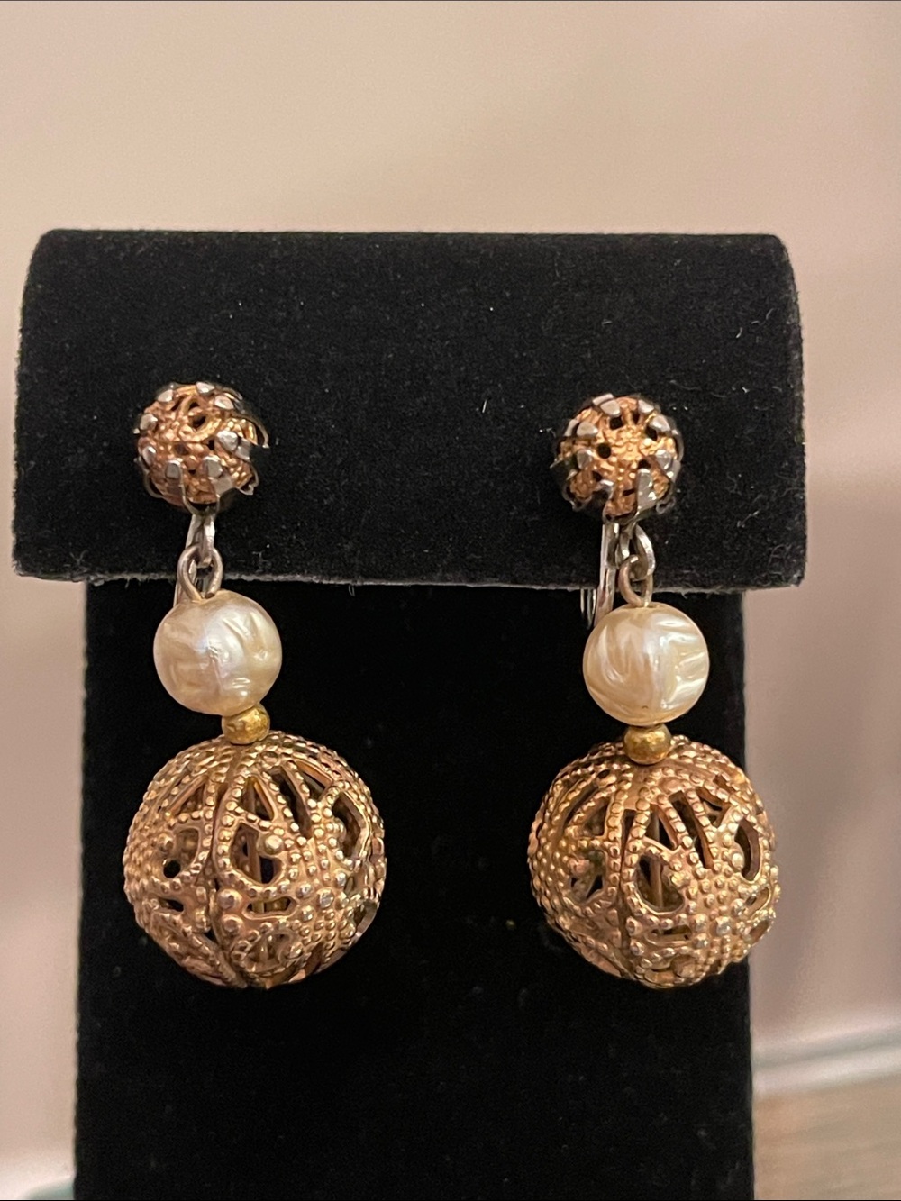 Unsigned MIRIAM HASKELL Gold-tone Filigree Faux Pearl Drop Screw Back Earrings